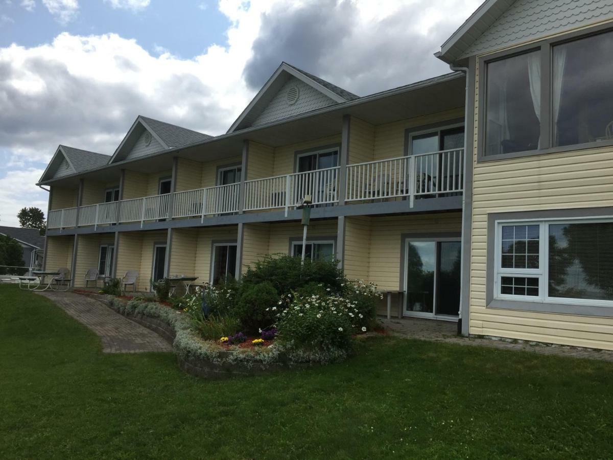 Hilton Beach Inn & Spa Thessalon ภายนอก รูปภาพ