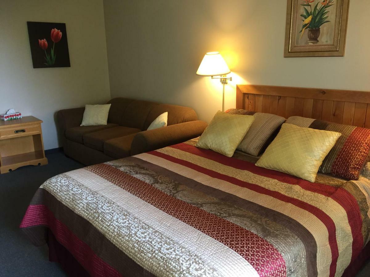 Hilton Beach Inn & Spa Thessalon ภายนอก รูปภาพ